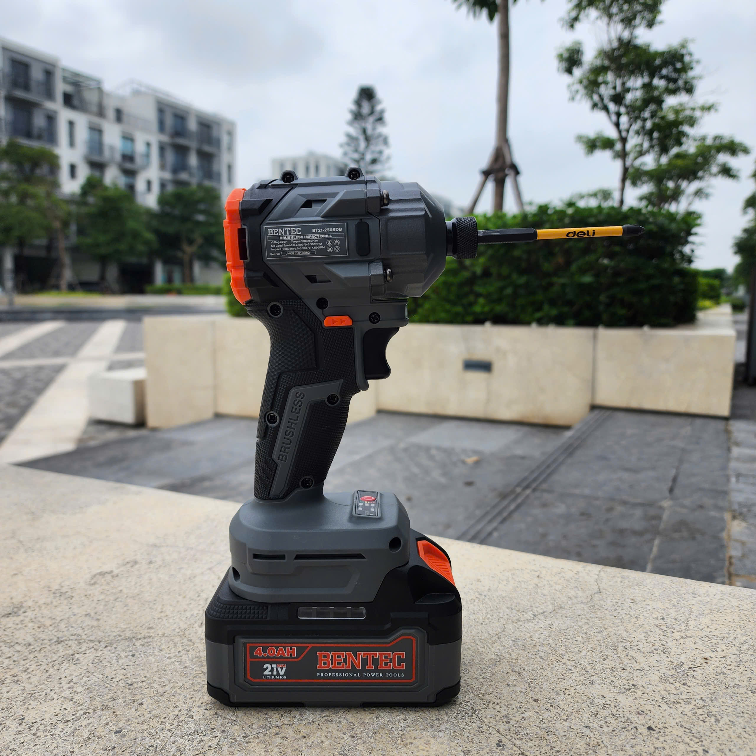 BỘ MÁY CHUYÊN VÍT PIN BENTEC BT21-250SDB